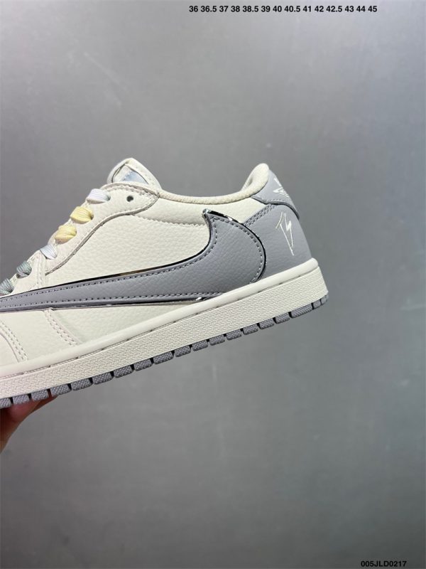 Nike Air Jordan - Image 2