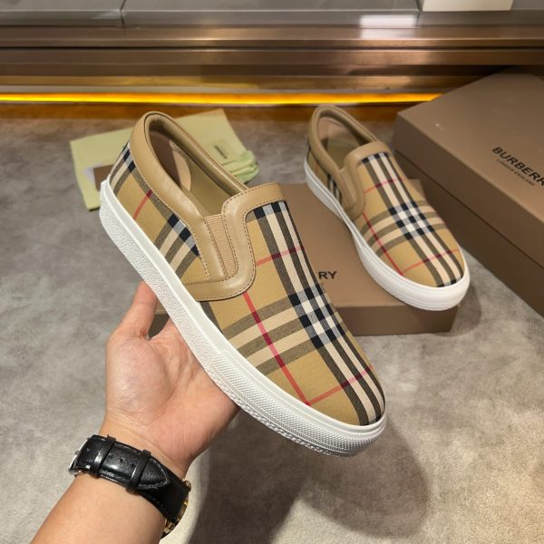 Burberry - Image 5